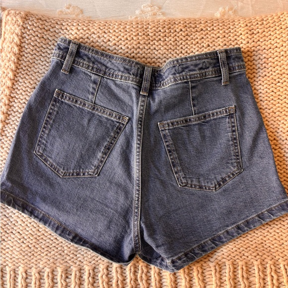 Universal Thread Classic Blue Jean Shorts - Picture 2 of 3